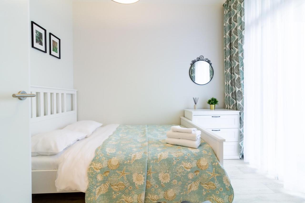 Season Surprise Apartment, By Cohost