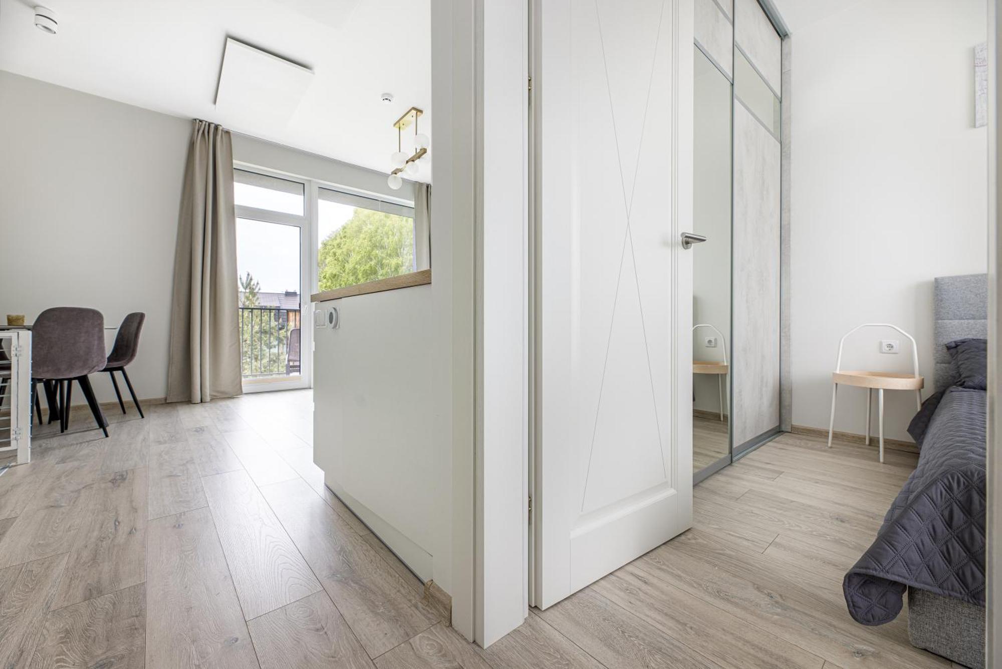Season Surprise Apartment, By Cohost Palanga
